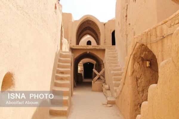 بازدید مسافران نوروزی از اولین صندوق امانات دنیا در مهریز